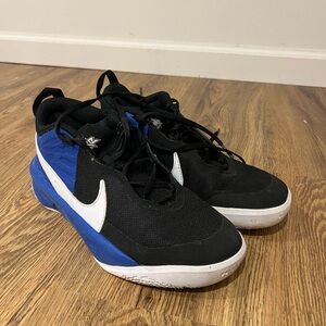 Nike basketball shoes Size 6 Youth